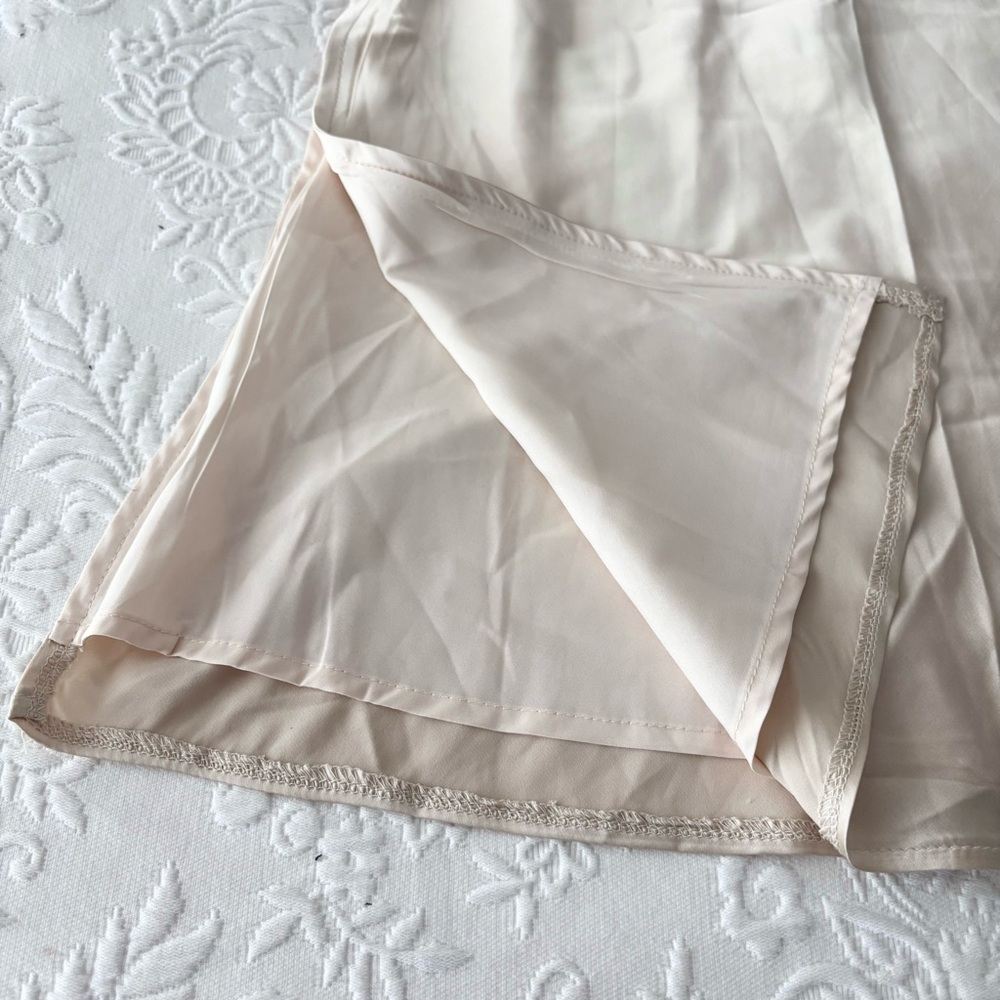 NWOT Lulus Chic Wishes Champagne Satin Midi Skirt XSmall - Picture 5 of 8